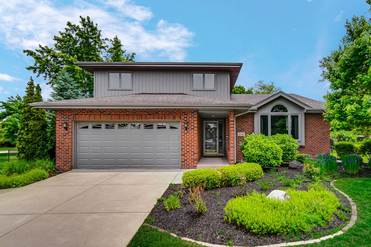 21147 Hunter Woods Drive, Frankfort, IL 60423