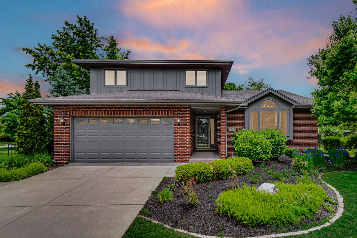 21147 Hunter Woods Drive, Frankfort, IL 60423