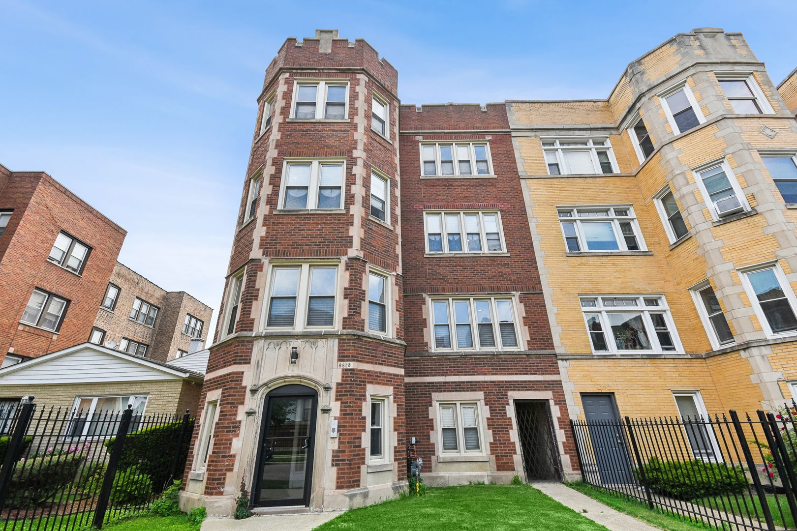 6835 S Clyde Avenue — Chicago, IL 60649