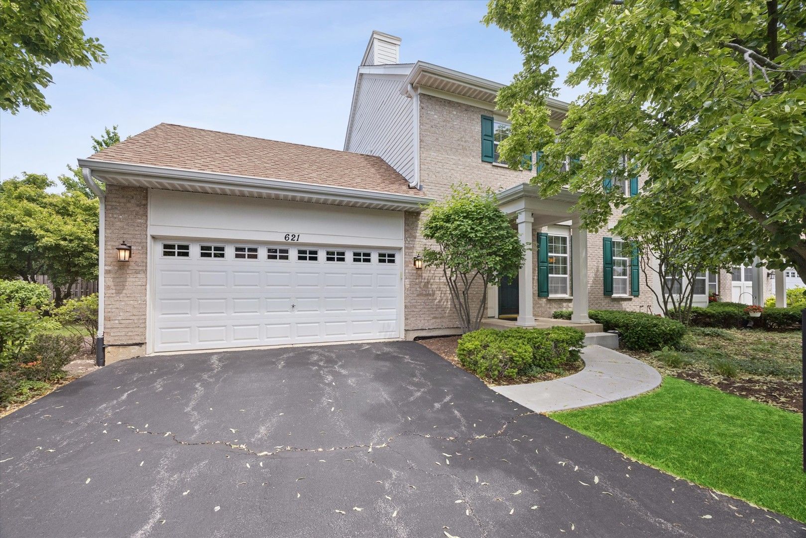 621 Dunhill Lane — Carol Stream, IL 60188