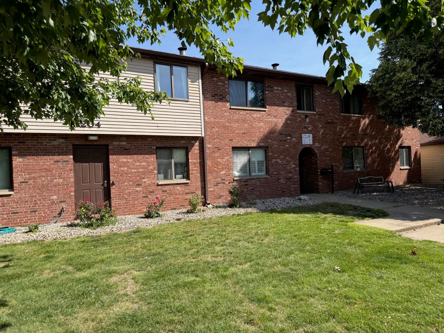 1204 Dean Drive #8 — Urbana, IL 61802