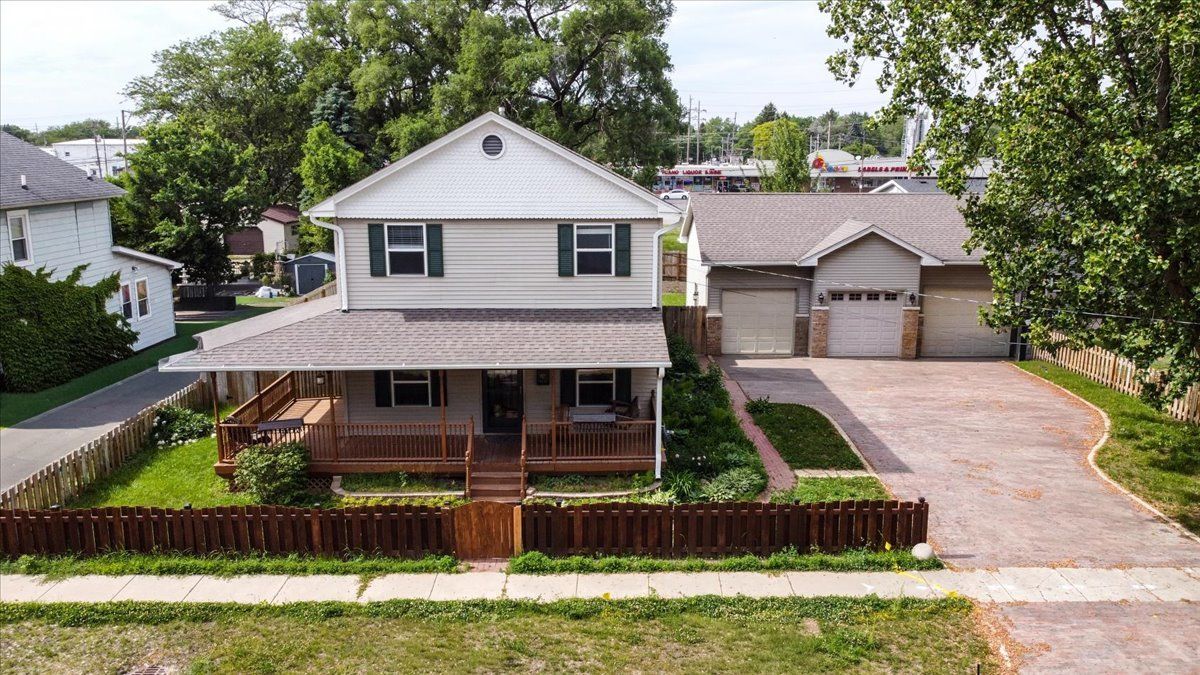 317 E Dearborn Street — Plano, IL 60545
