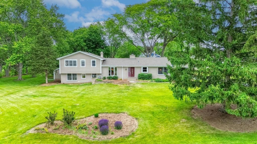 325 Canterbury Lane — Inverness, IL 60010