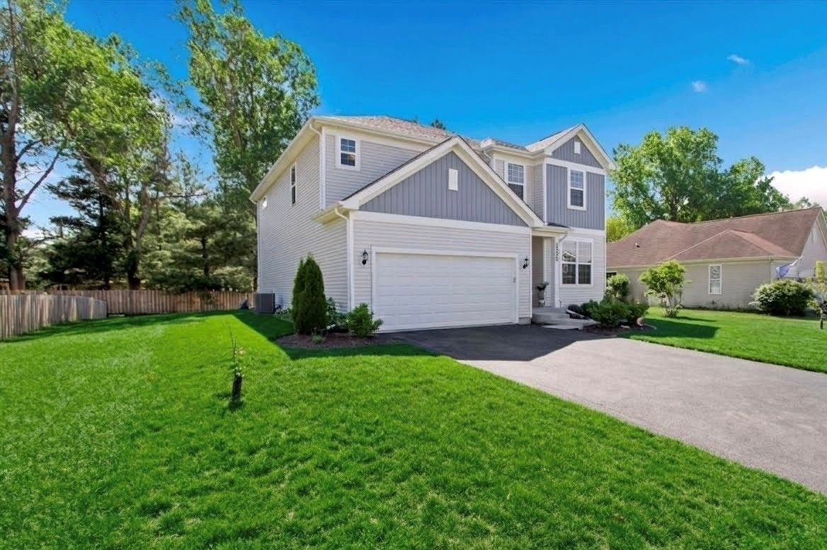 2220 Walnut Glen Boulevard — Island Lake, IL 60042