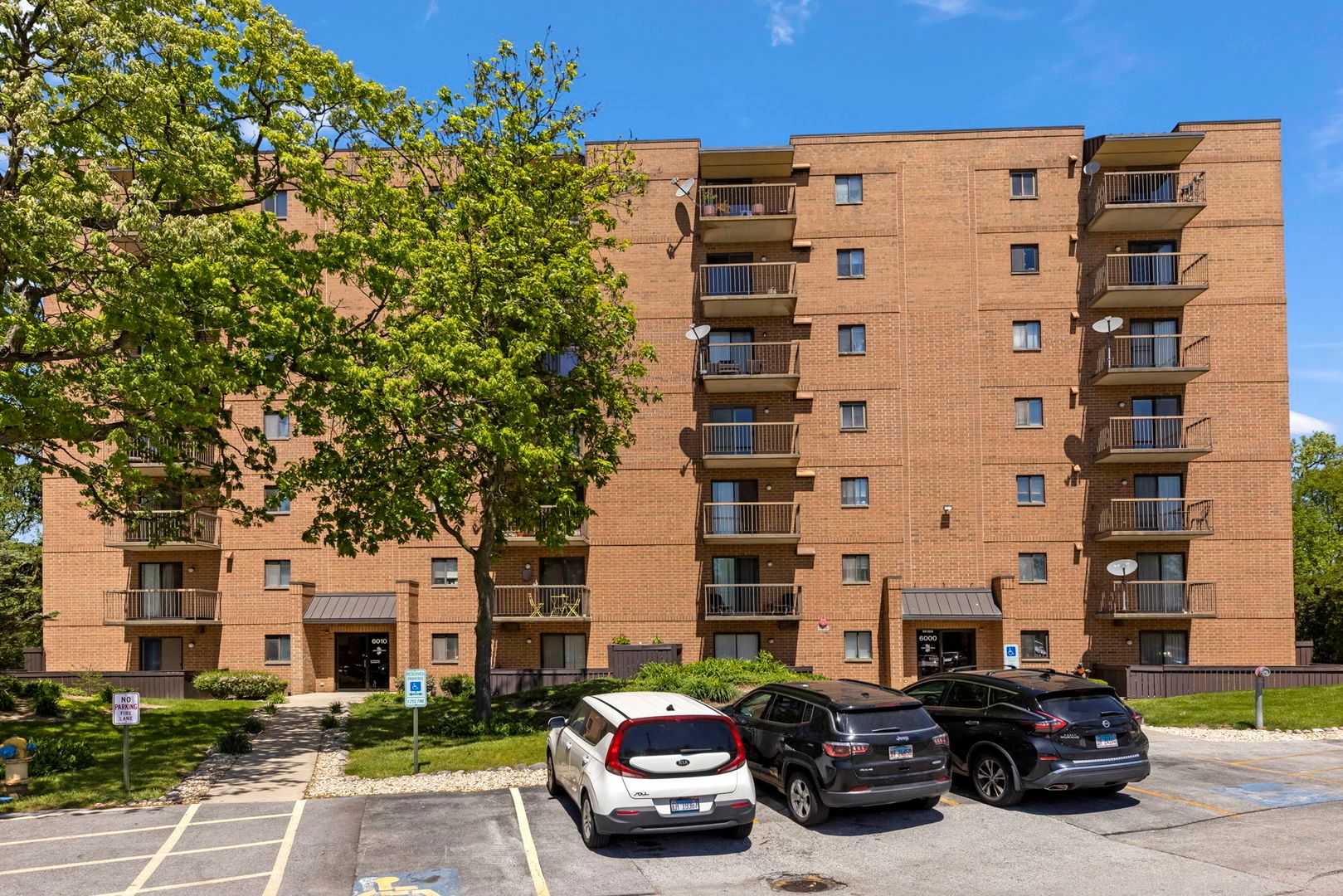 6010 Lake Bluff Drive #301 — Tinley Park, IL 60477