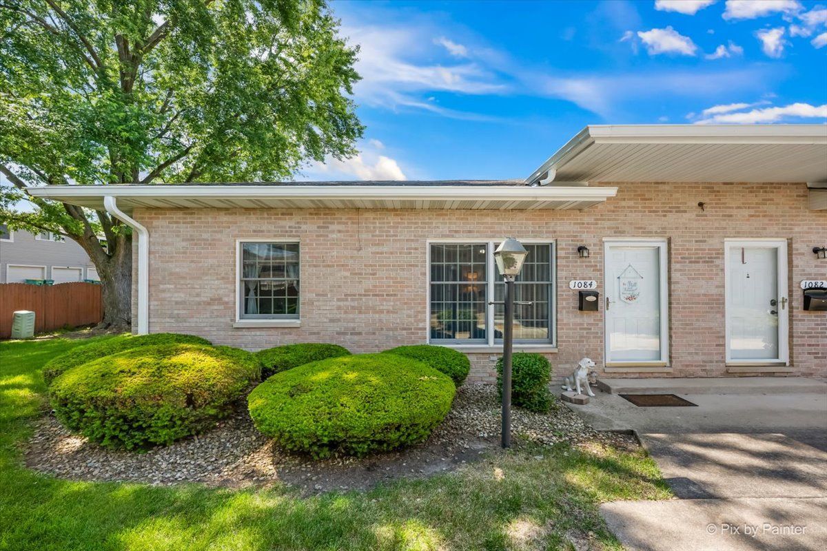 1084 Chovan Drive #1084 — Joliet, IL 60435