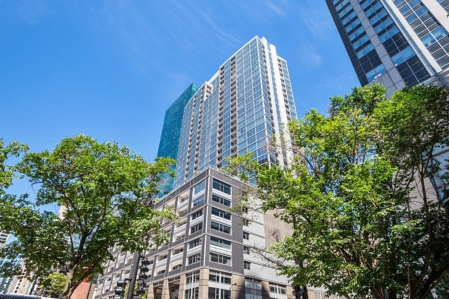 240 E Illinois Street #2505 — Chicago, IL 60611