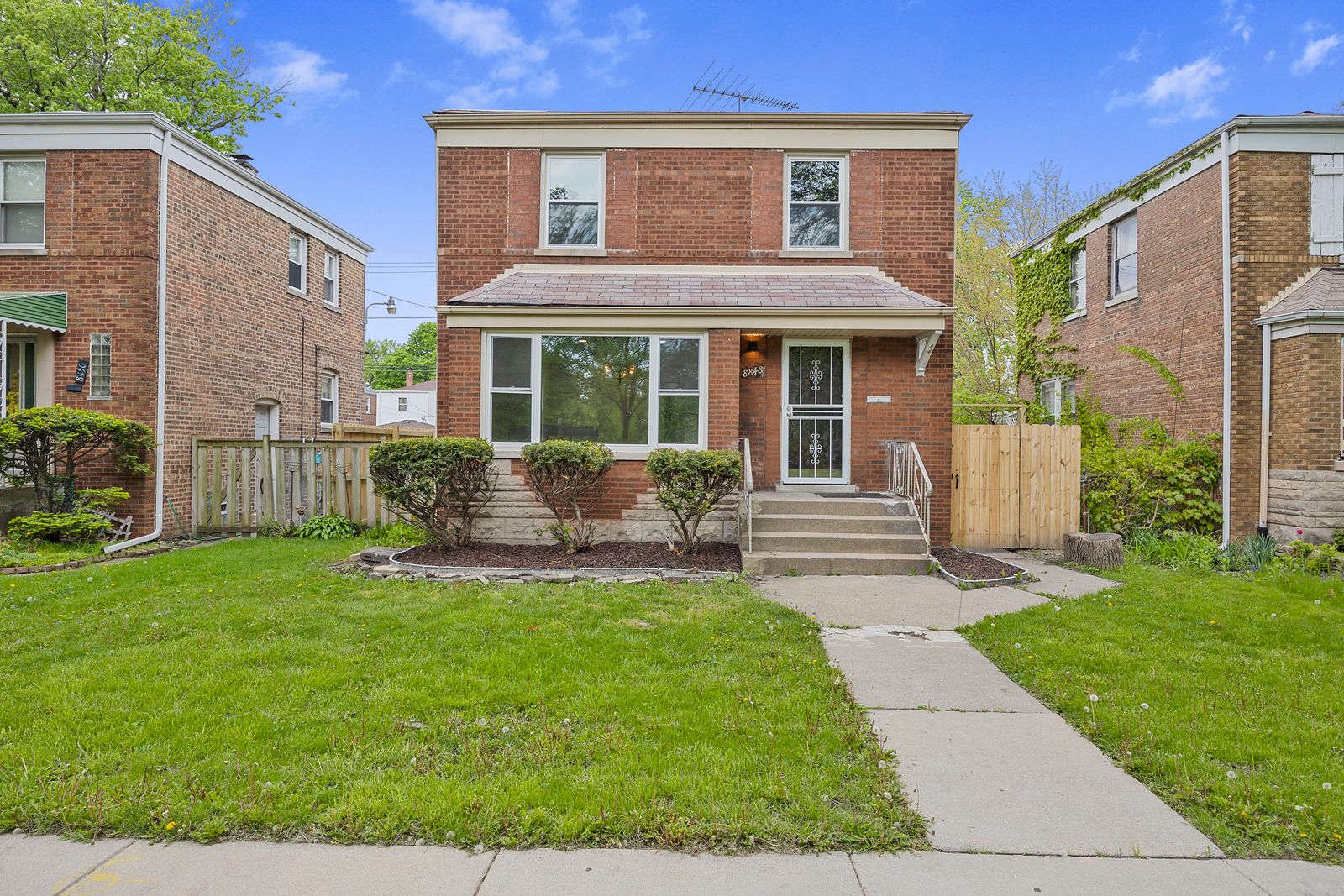 8848 S JEFFERY Boulevard — Chicago, IL 60617