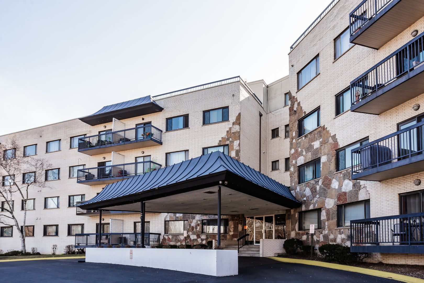 6700 S Brainard Avenue #411 — Countryside, IL 60525