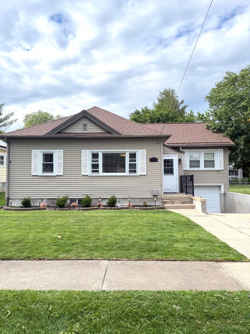 613 W Henry Street — Pontiac, IL 61764