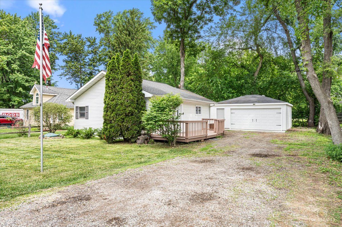 2622 W Emerald Court — McHenry, IL 60051