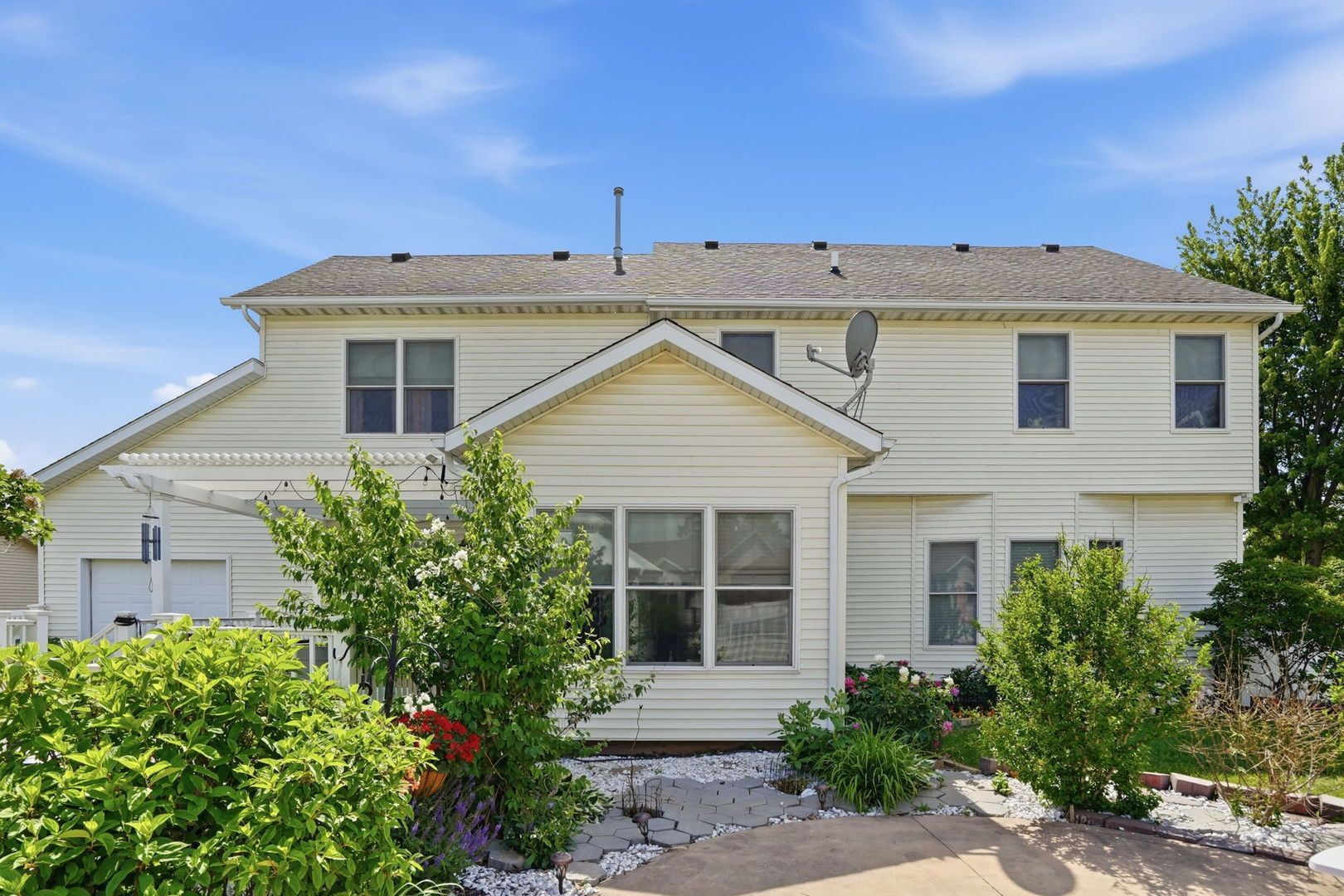 104 PARK VIEW Drive — Eldridge, IA 52748