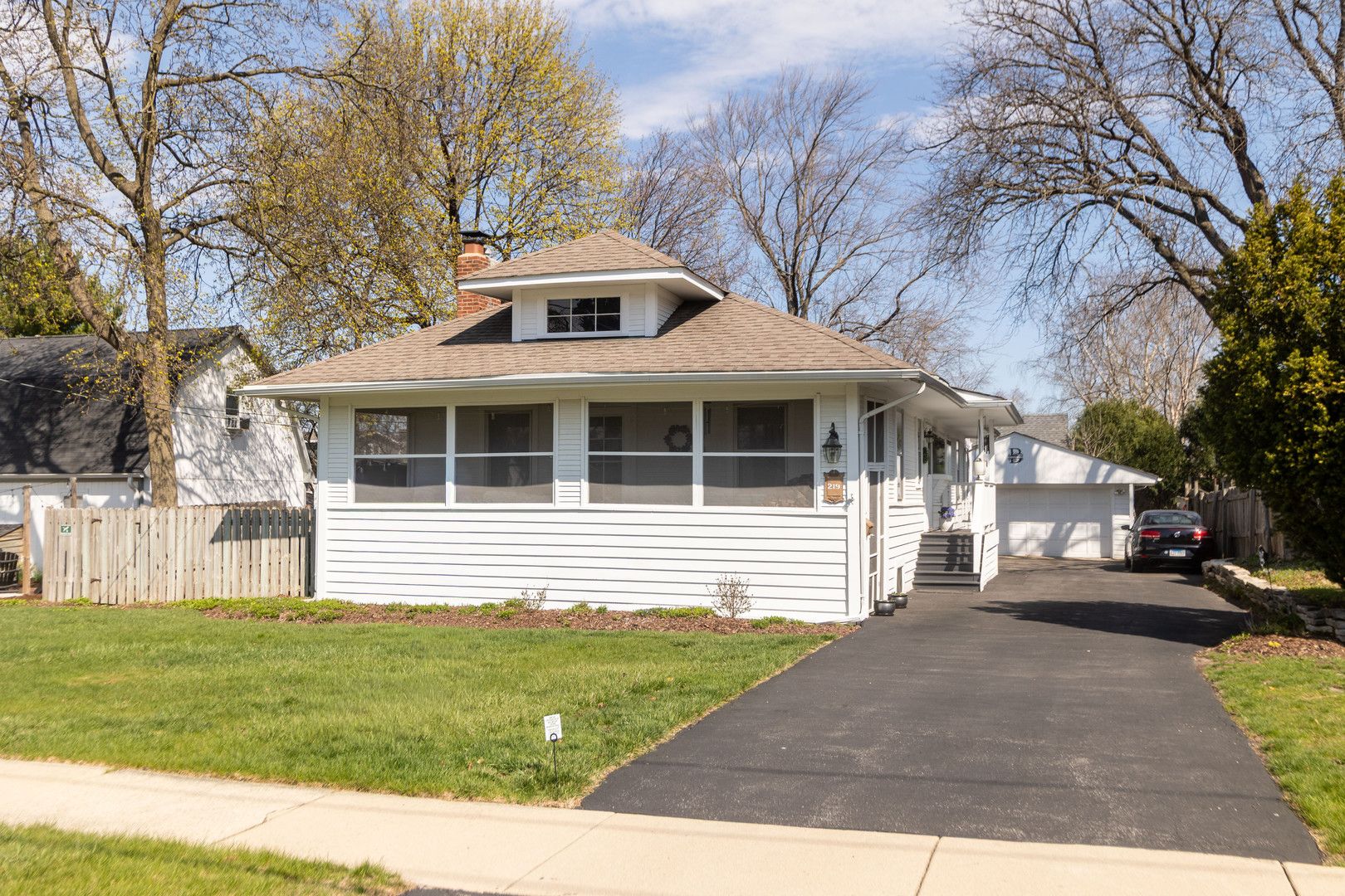 219 W Oak Avenue — Wheaton, IL 60187