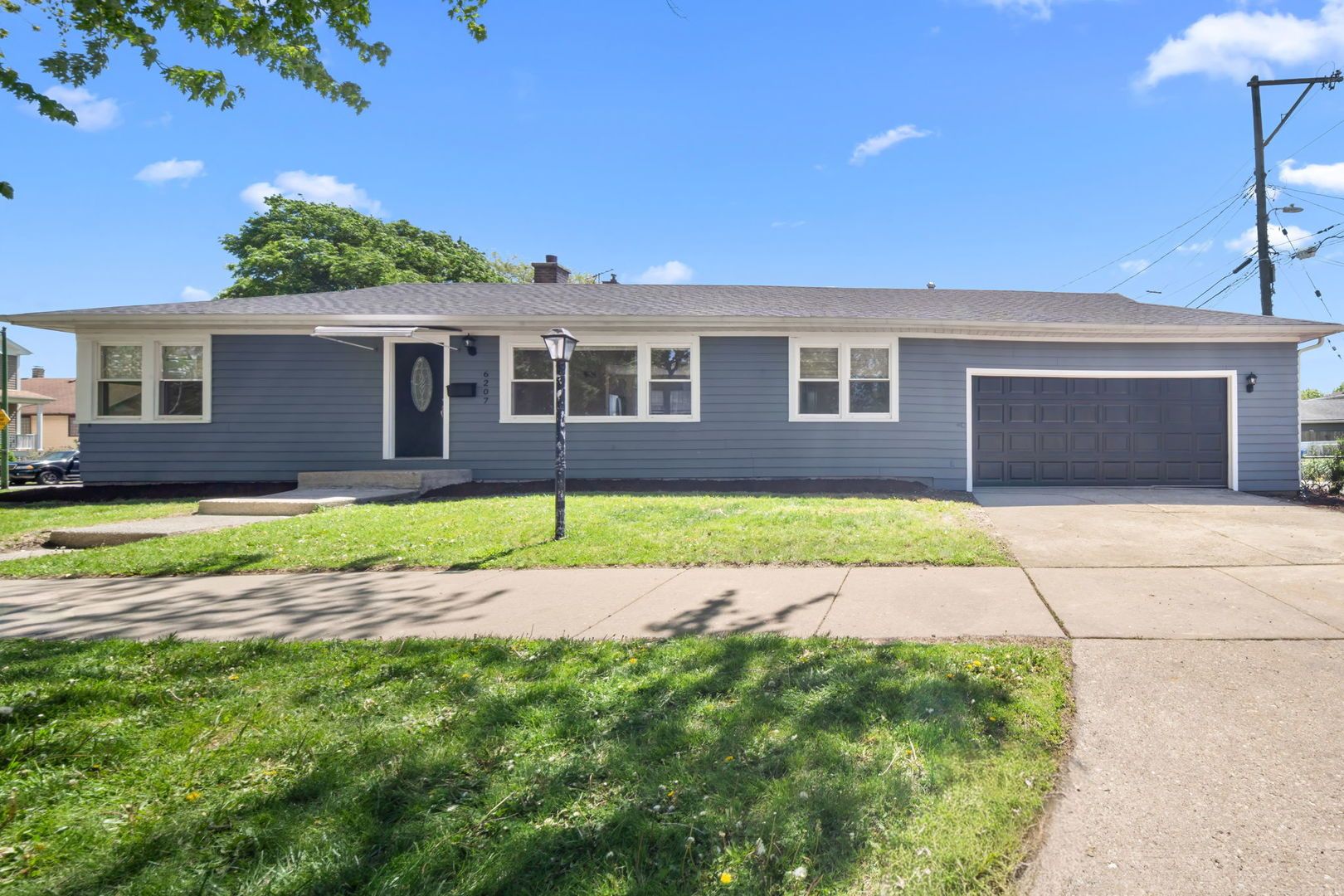 6207 W Eastwood Avenue — Chicago, IL 60630