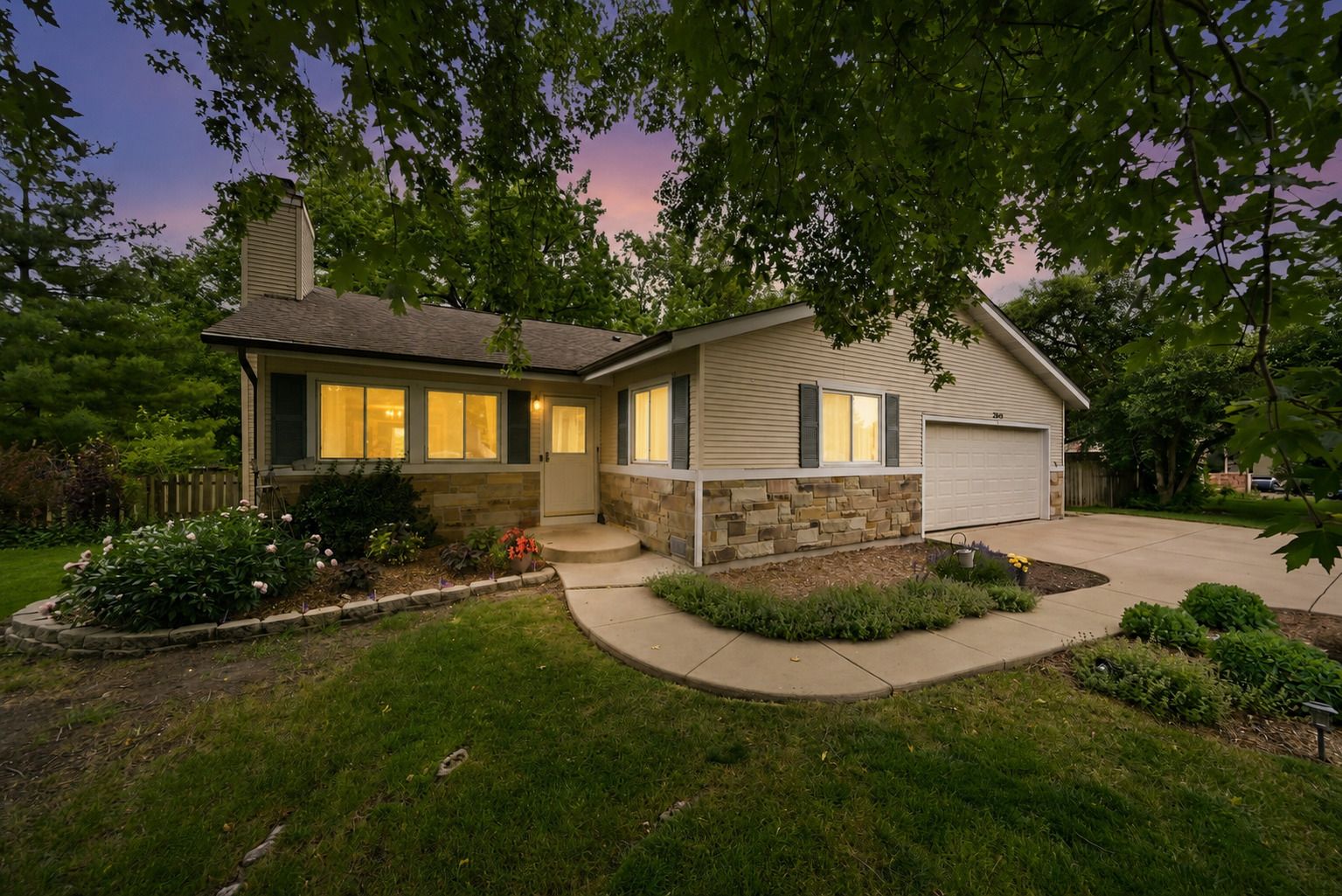 2S445 Sanchez Drive — Warrenville, IL 60555