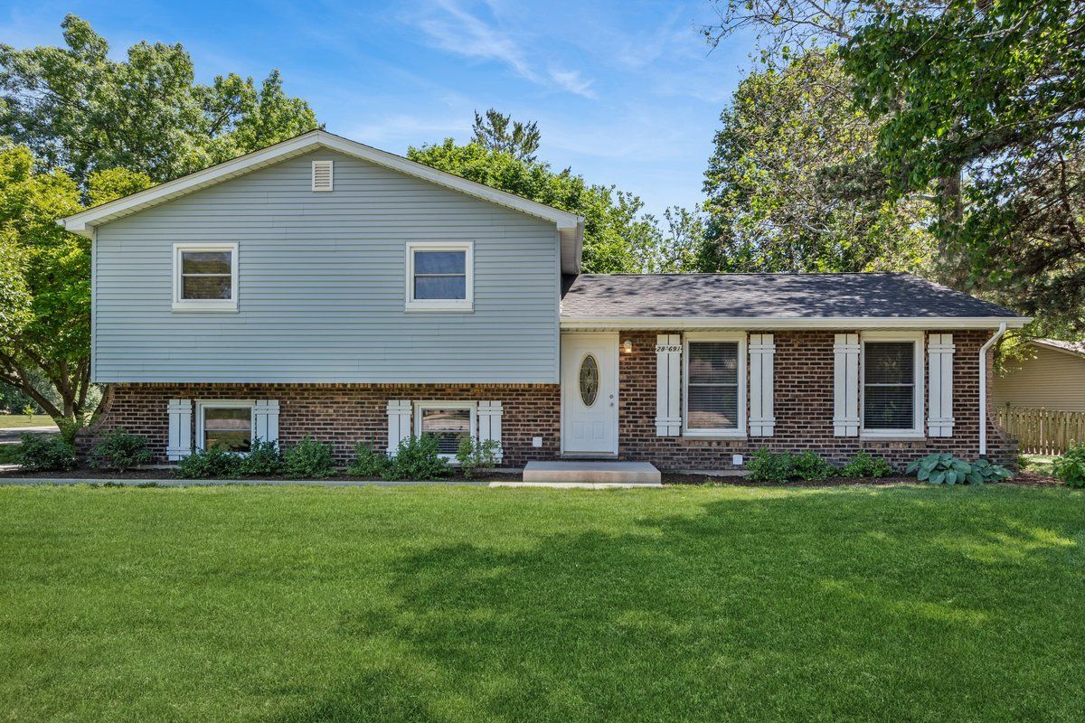 28W691 Leverenz Road — Naperville, IL 60564