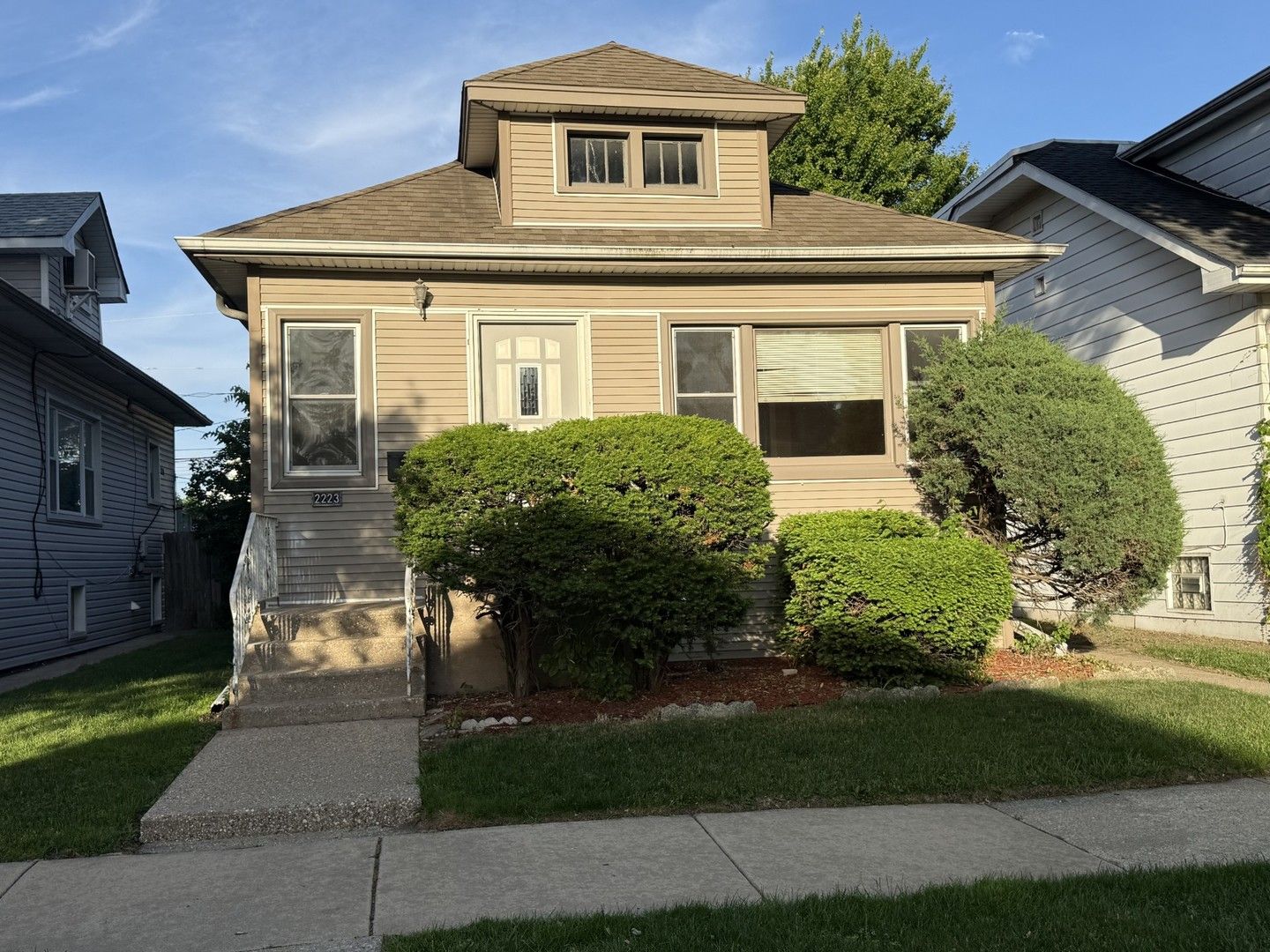 2223 N 74th Avenue — Elmwood Park, IL 60707