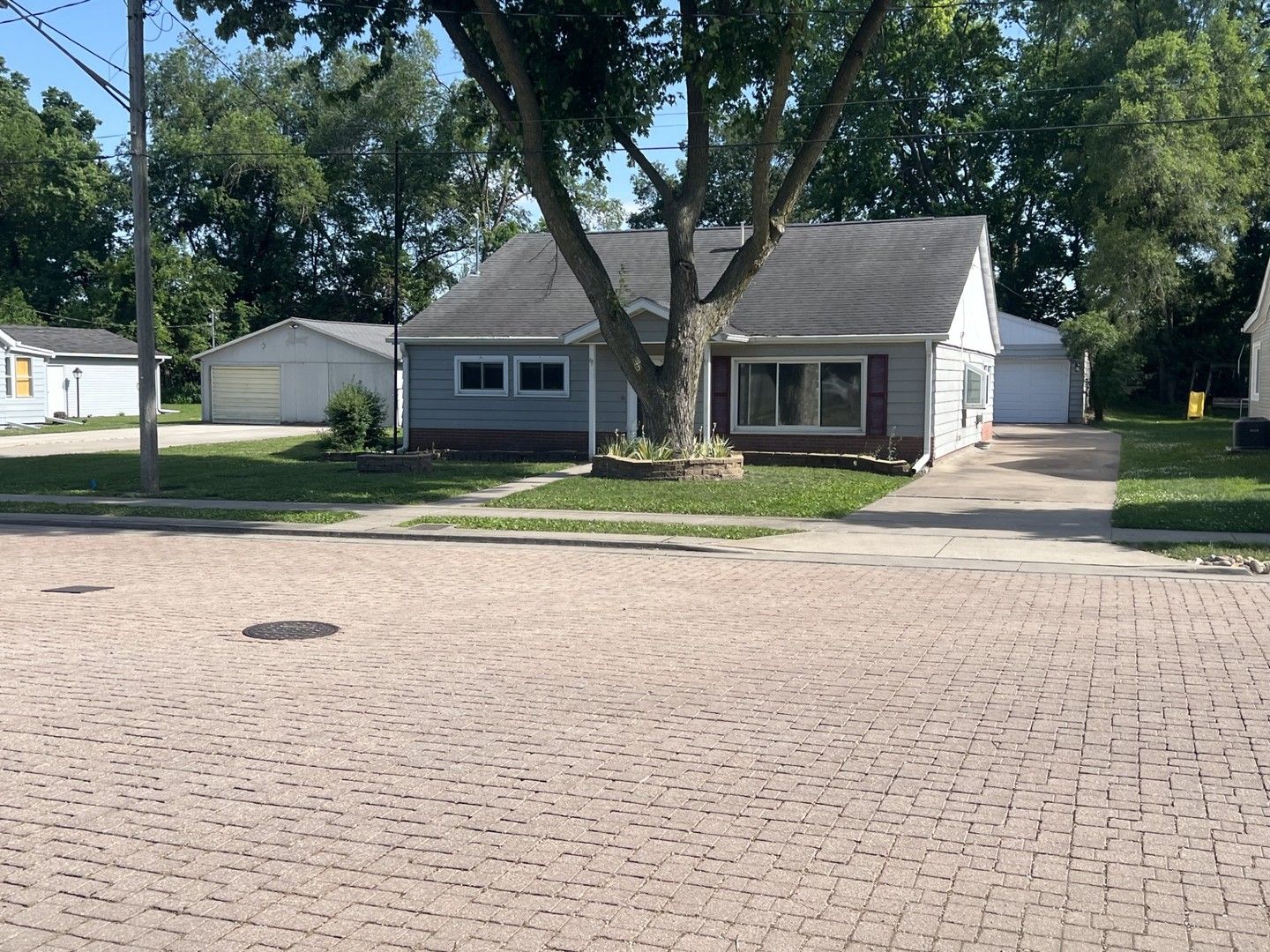 113 4TH Street — Carbon Cliff, IL 61239