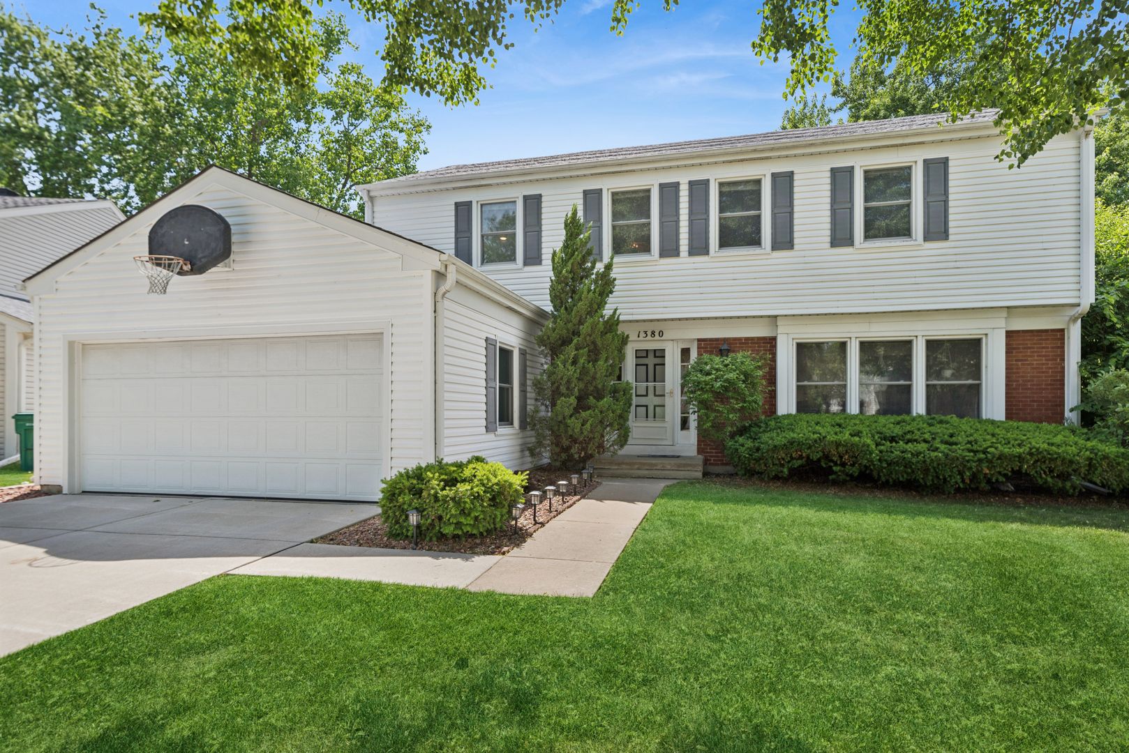 1380 Logsdon Lane — Buffalo Grove, IL 60089