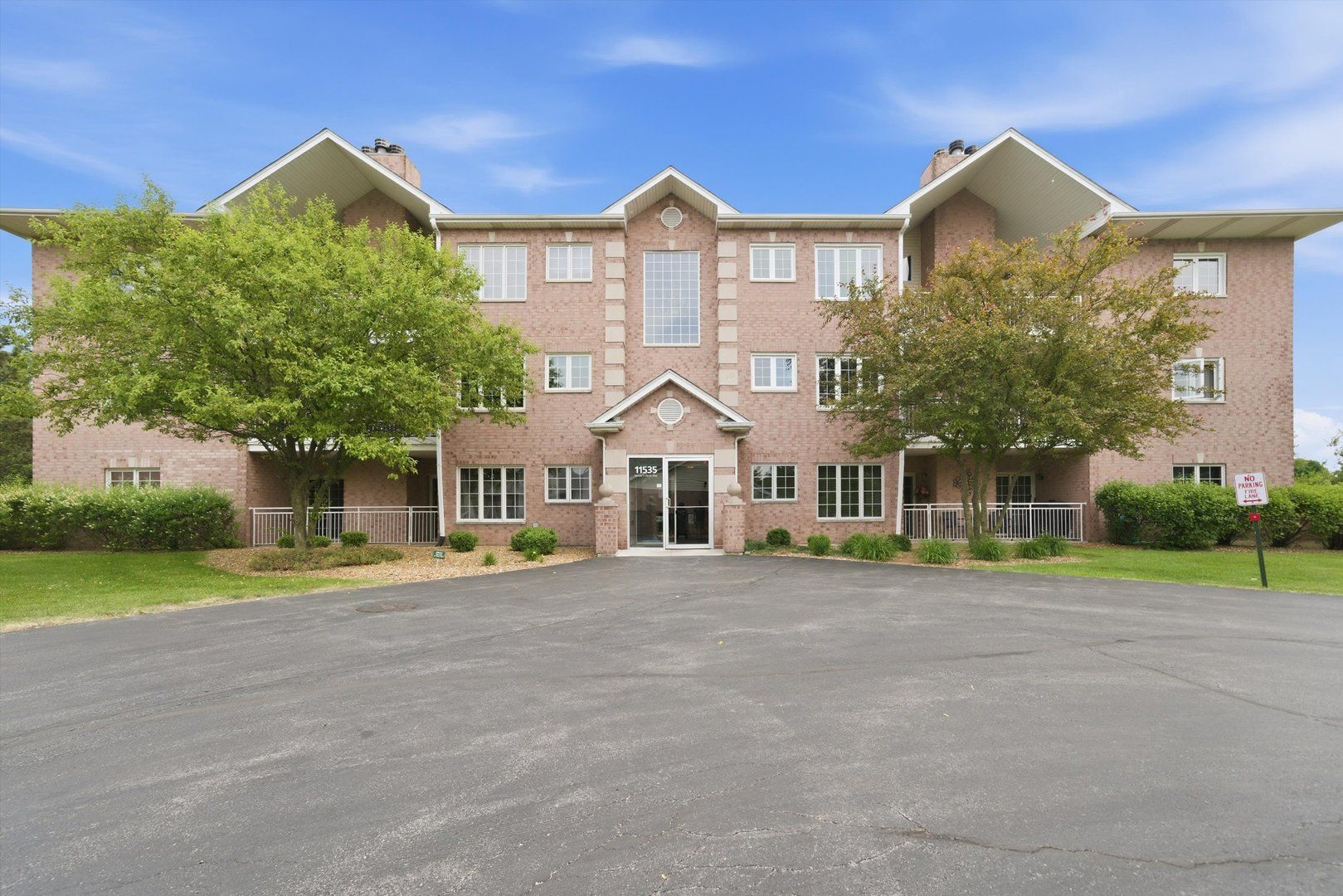 11535 Settlers Pond Way #8-1B — Orland Park, IL 60467