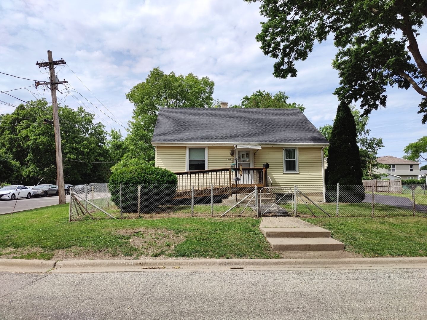 1201 Fairchild Avenue — Joliet, IL 60432