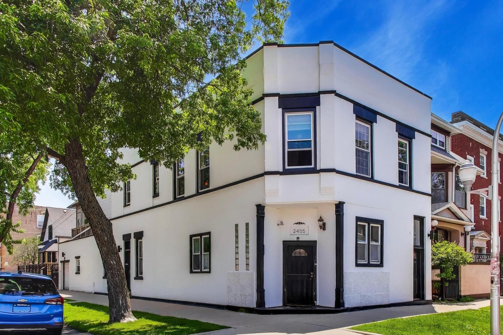 2455 N Sawyer Avenue — Chicago, IL 60647