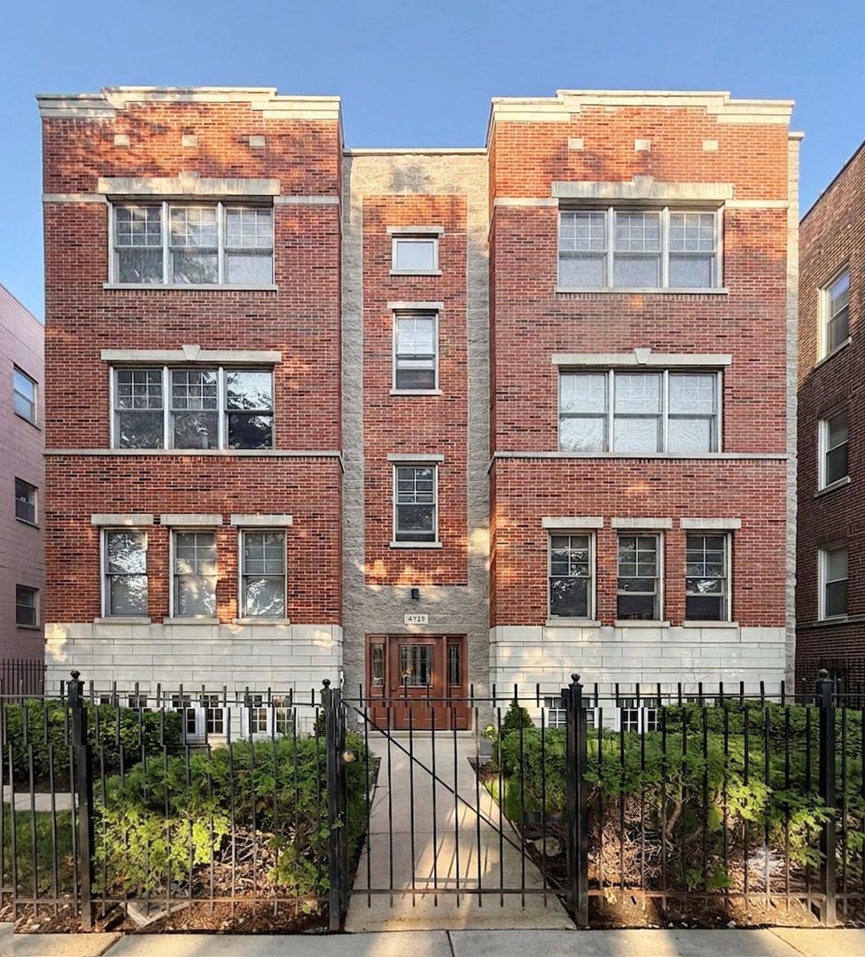 4315 N Richmond Street #2N — Chicago, IL 60618
