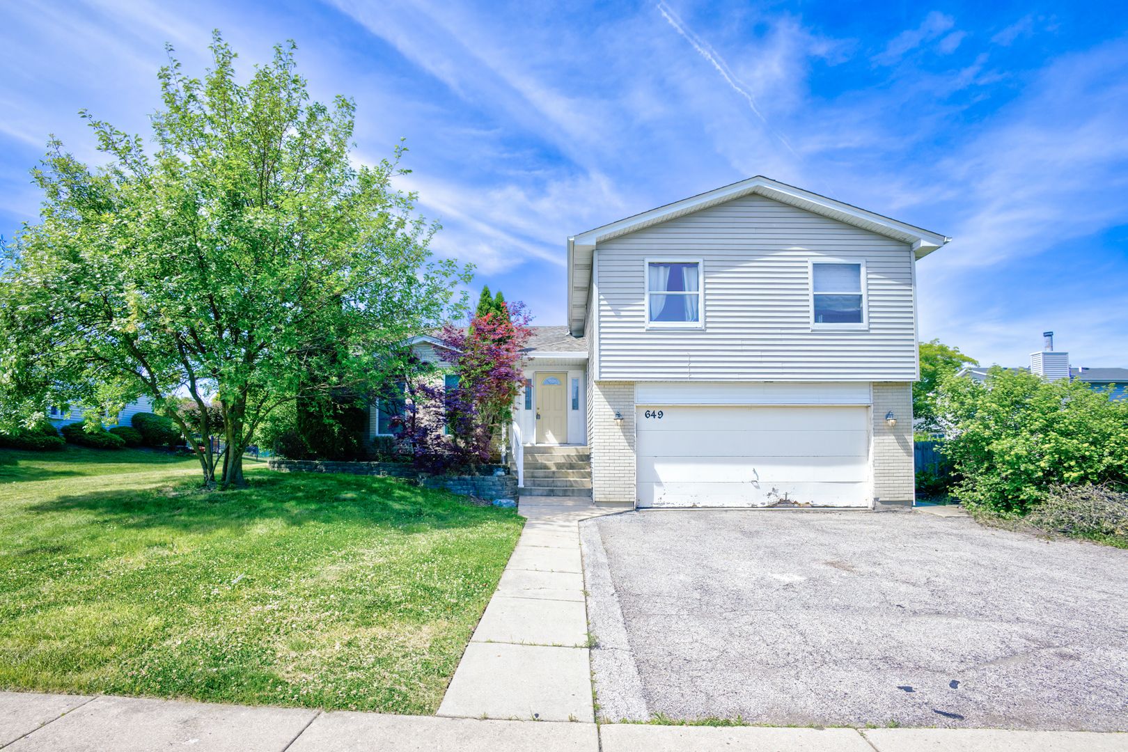 649 Hiawatha Drive — Carol Stream, IL 60188