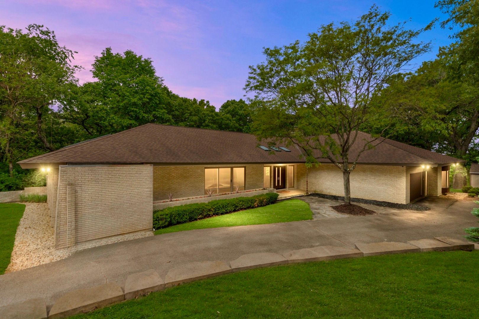 4 Far Hills Road — Barrington Hills, IL 60010