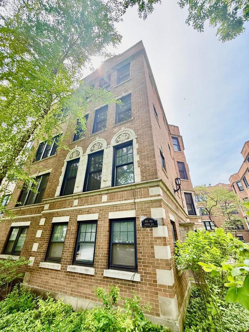 602 Sheridan Road #2W — Evanston, IL 60202
