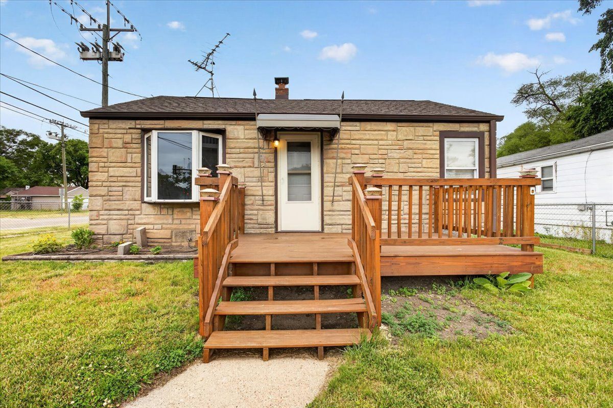 302 Harlem Road — Machesney Park, IL 61115