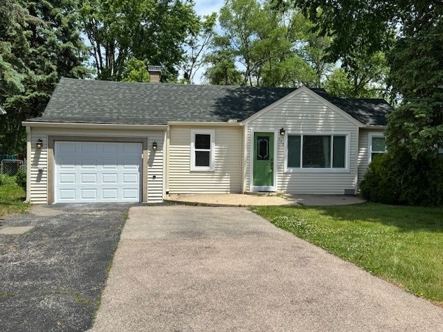 113 Pheasant Trail — Lake In The Hills, IL 60156