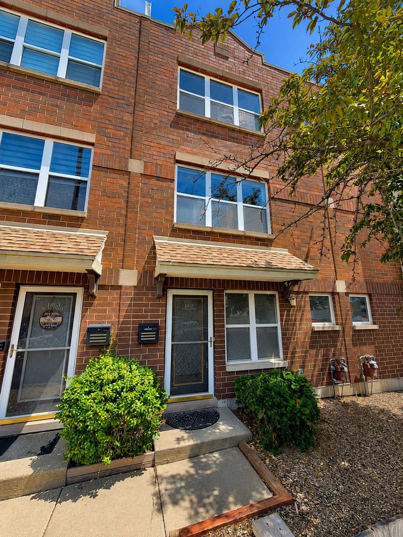 4851 N Pulaski Road — Chicago, IL 60630