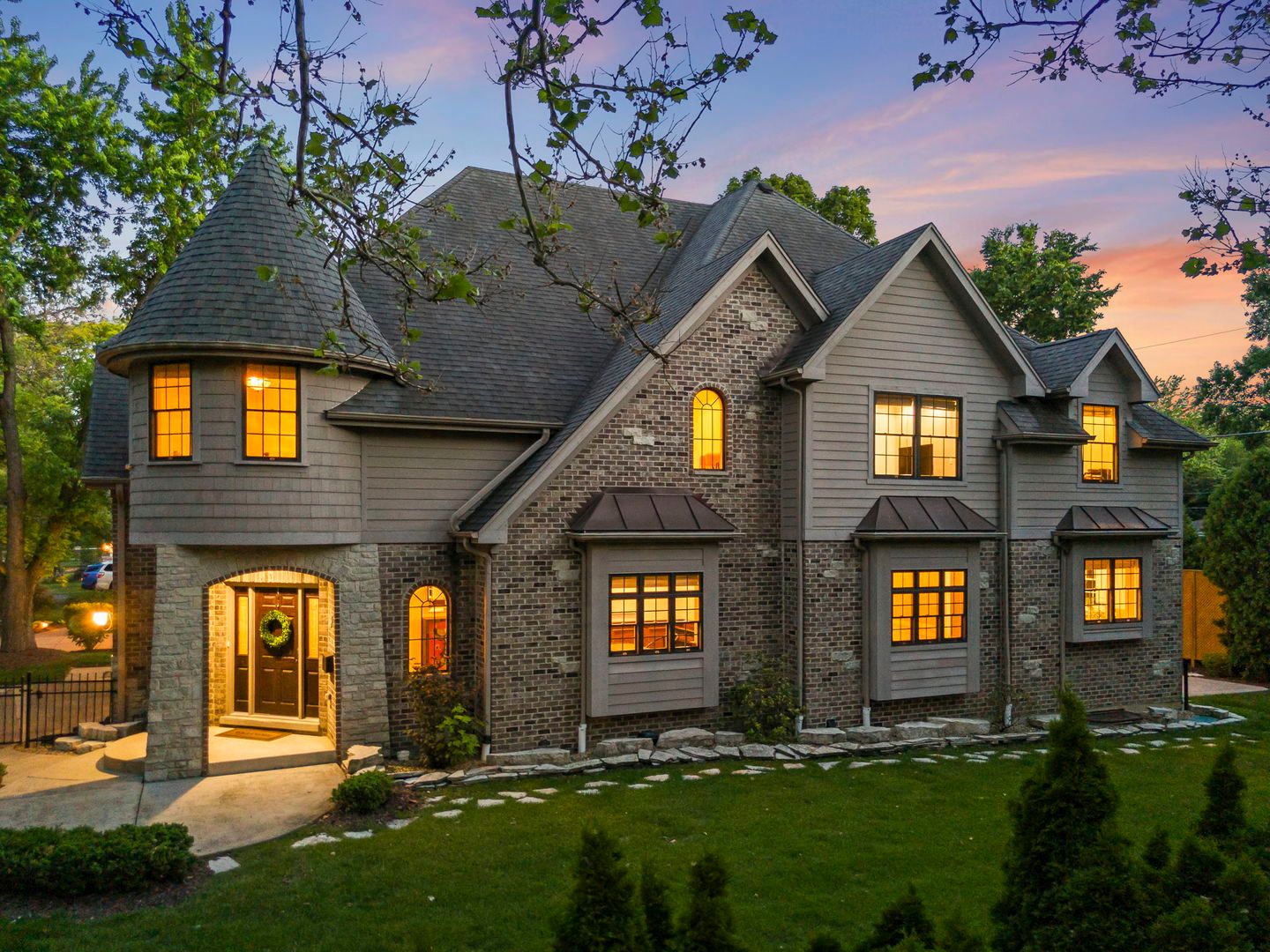 605 Thornwood Drive — Naperville, IL 60540