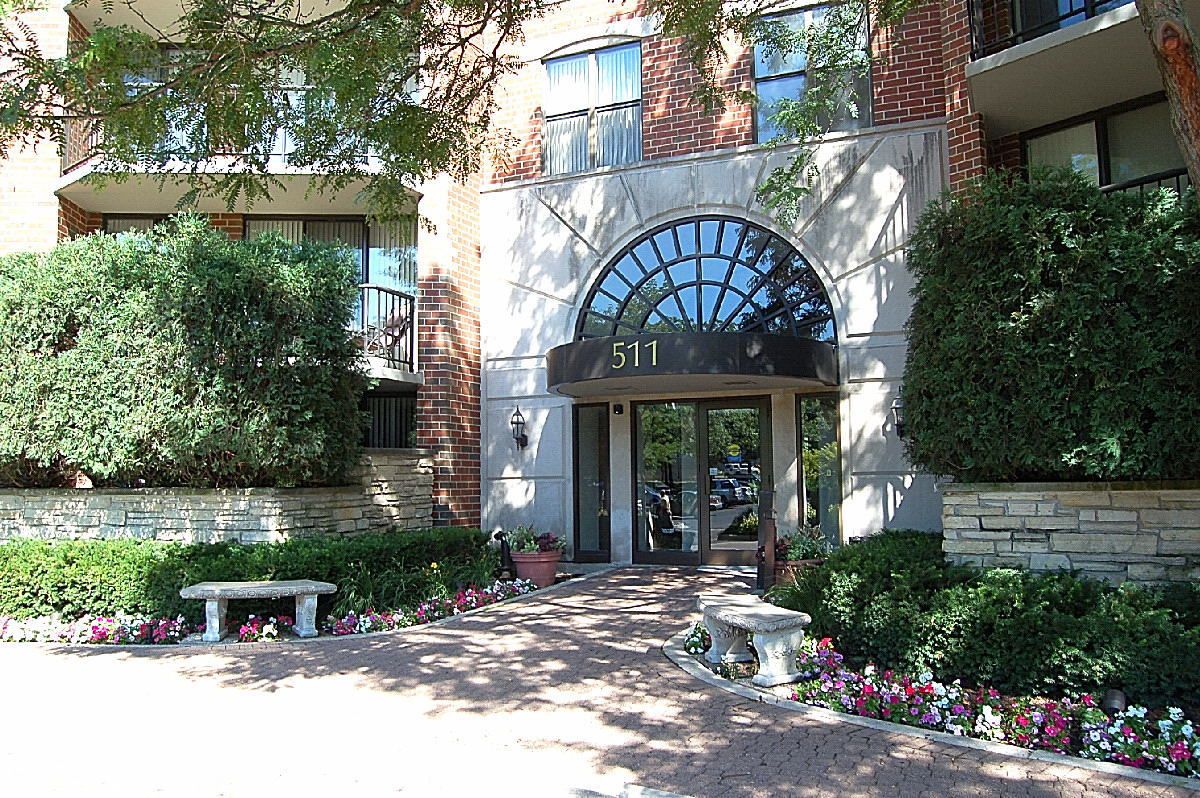 511 Aurora Avenue #418 — Naperville, IL 60540