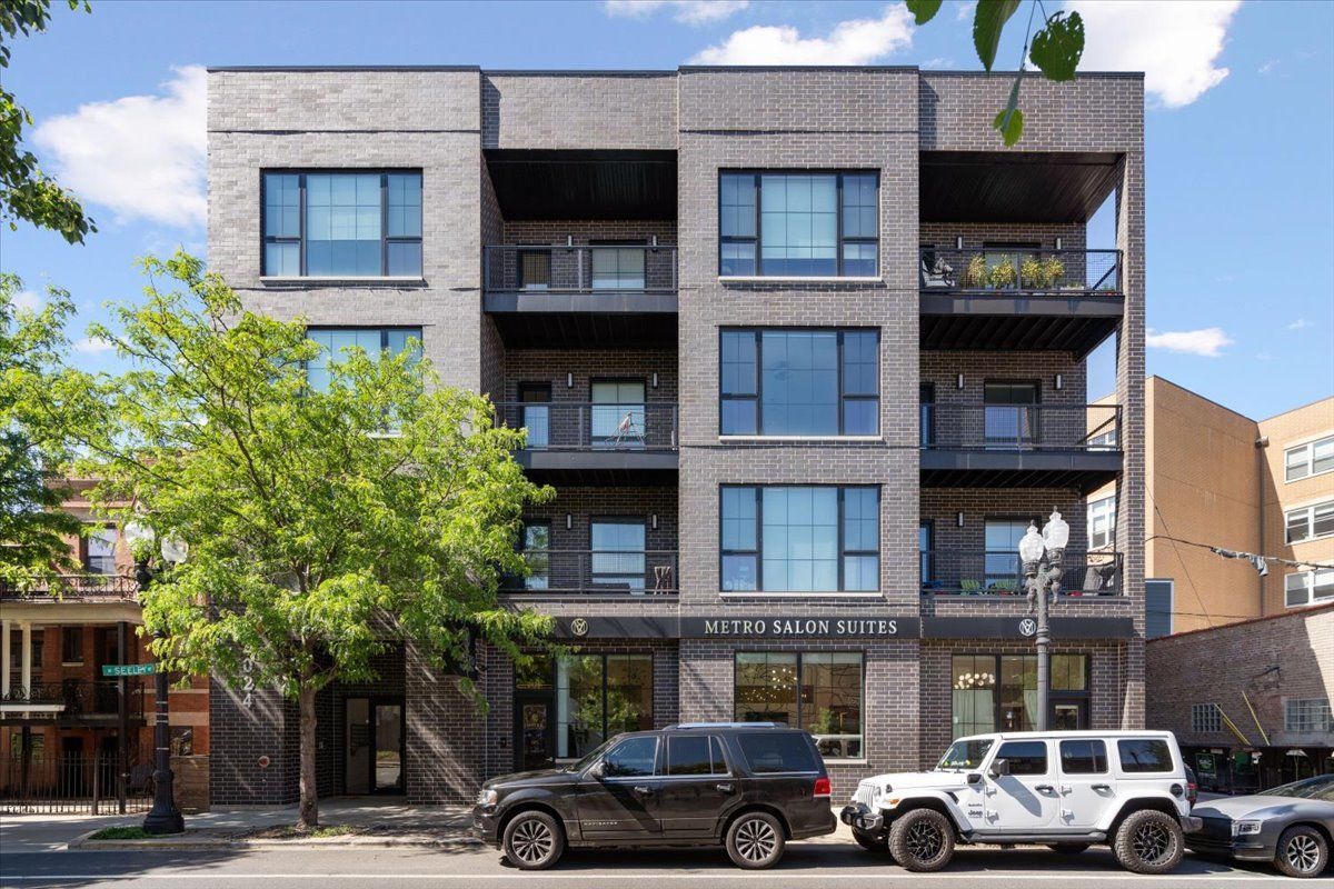 2024 W Irving Park Road #404 — Chicago, IL 60618