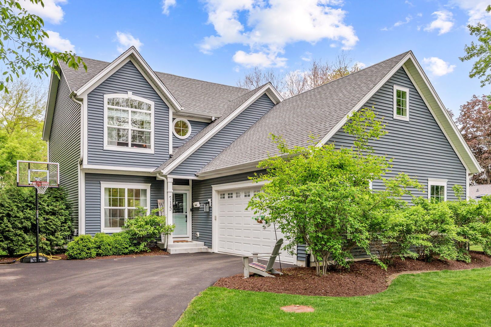 715 Oakwood Drive — Geneva, IL 60134