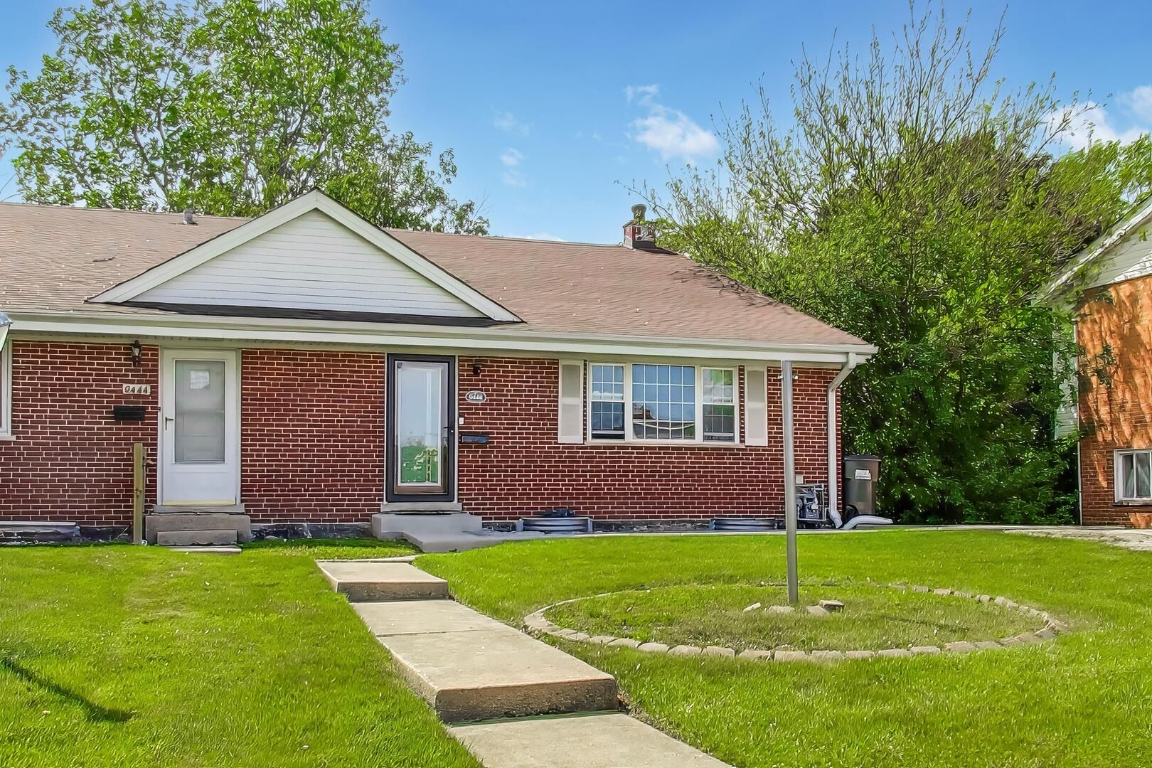 9448 N Oak Avenue — Des Plaines, IL 60016