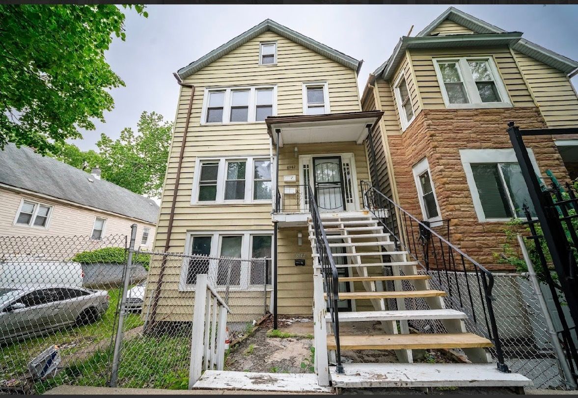 8942 S Baltimore Avenue — Chicago, IL 60617