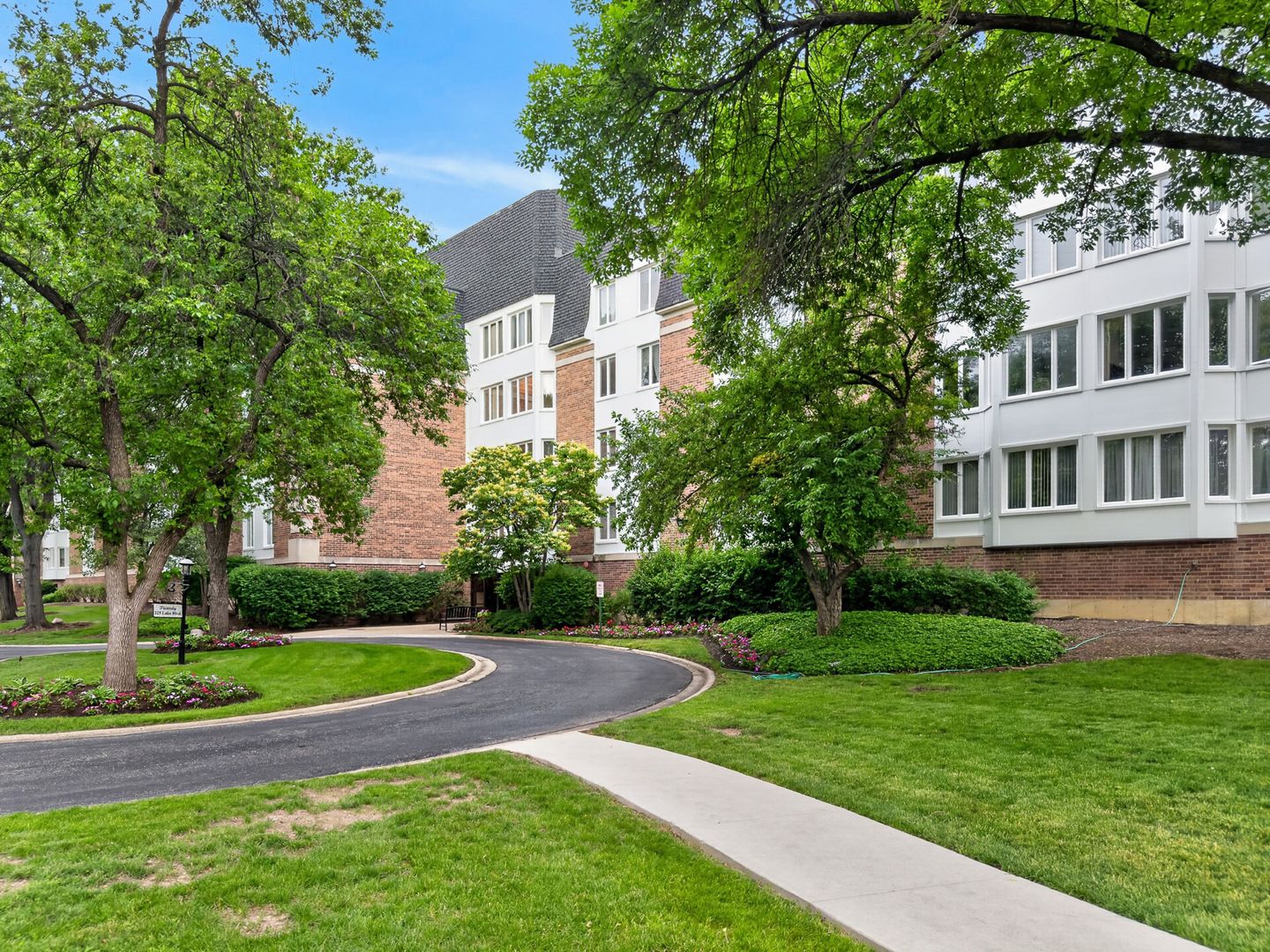 225 Lake Boulevard #545 — Buffalo Grove, IL 60089