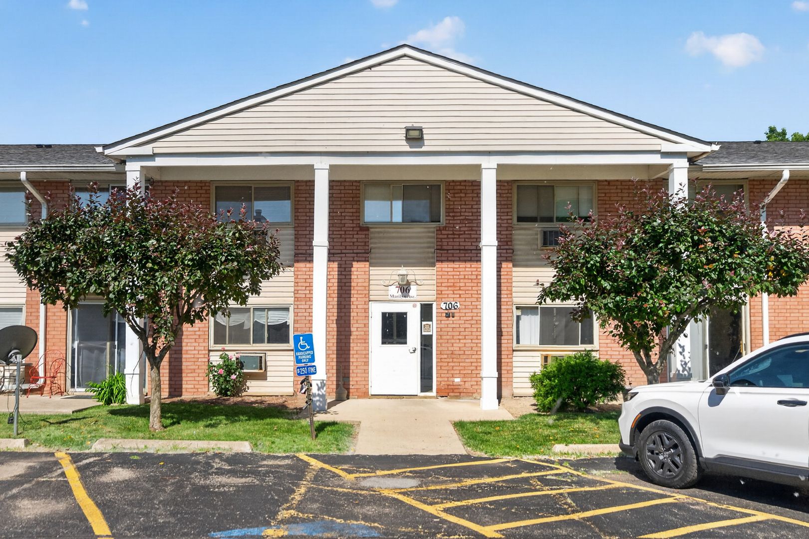 706 Marilyn Avenue #204 — Glendale Heights, IL 60139