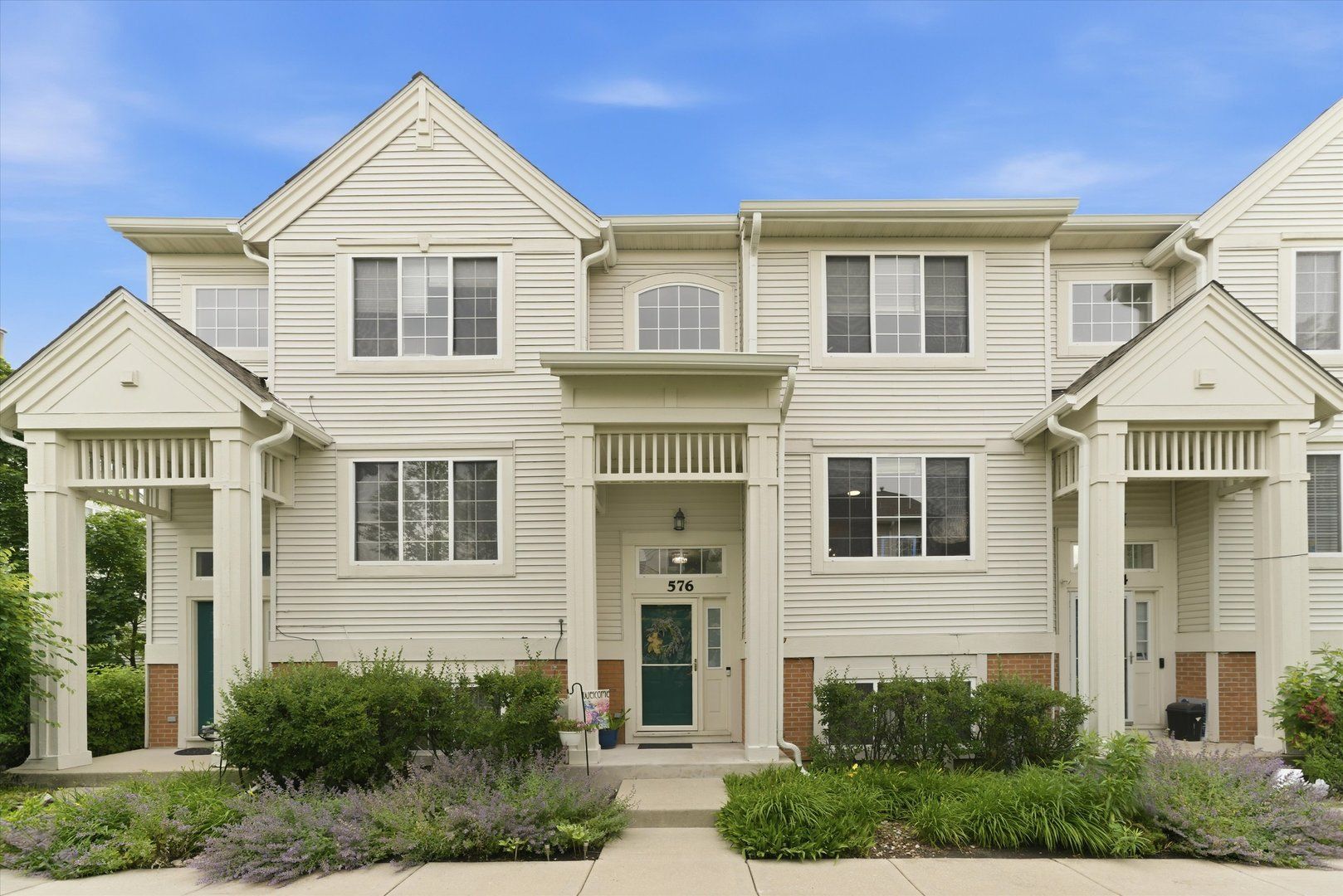 576 S Rosehall Lane — Round Lake, IL 60073
