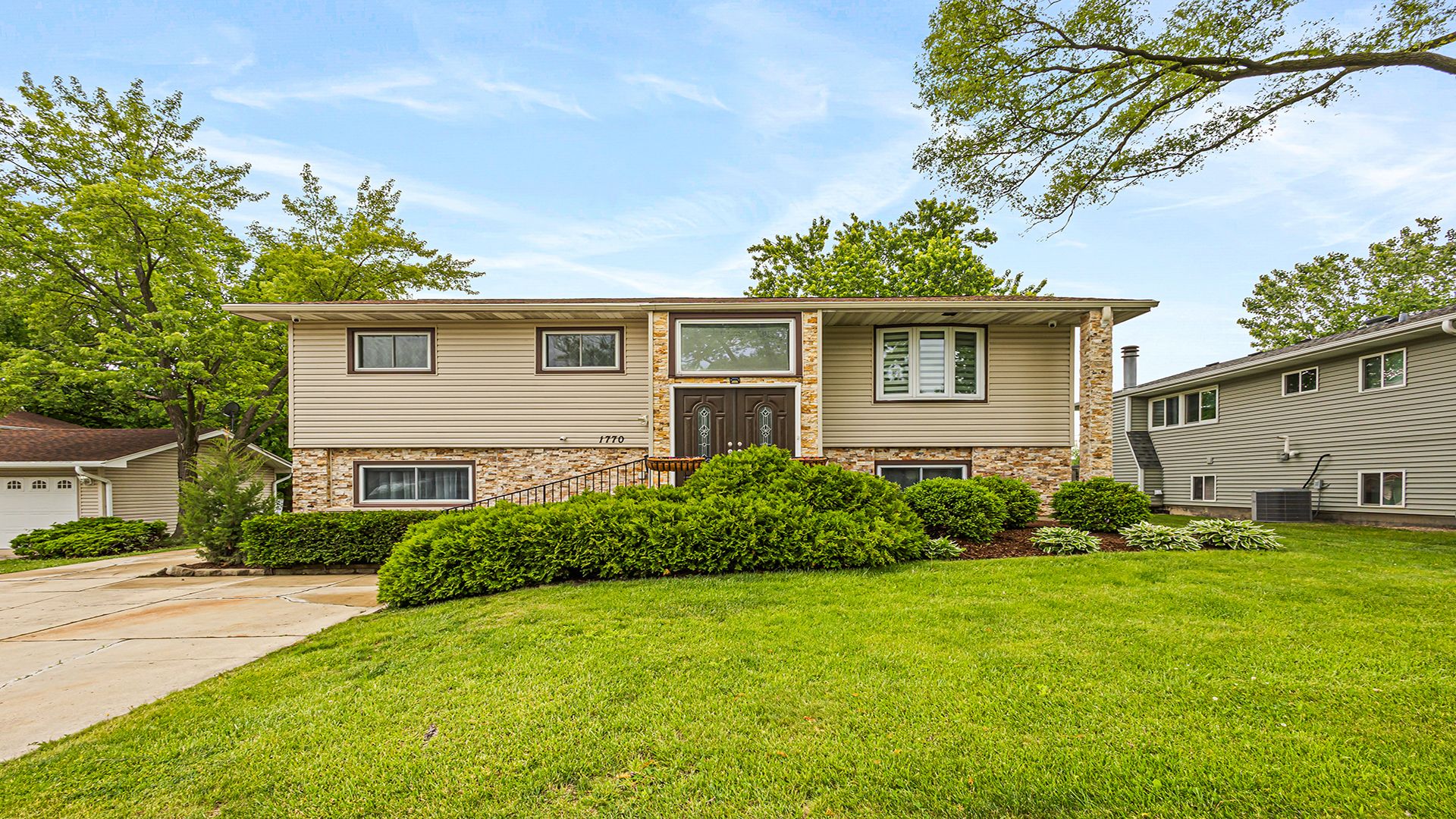 1770 N Newport Road — Hoffman Estates, IL 60169