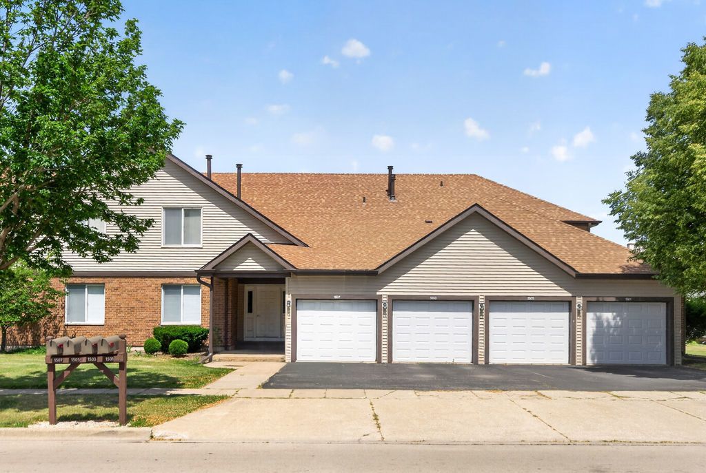 1503 Longwood Drive #2D — Sycamore, IL 60178