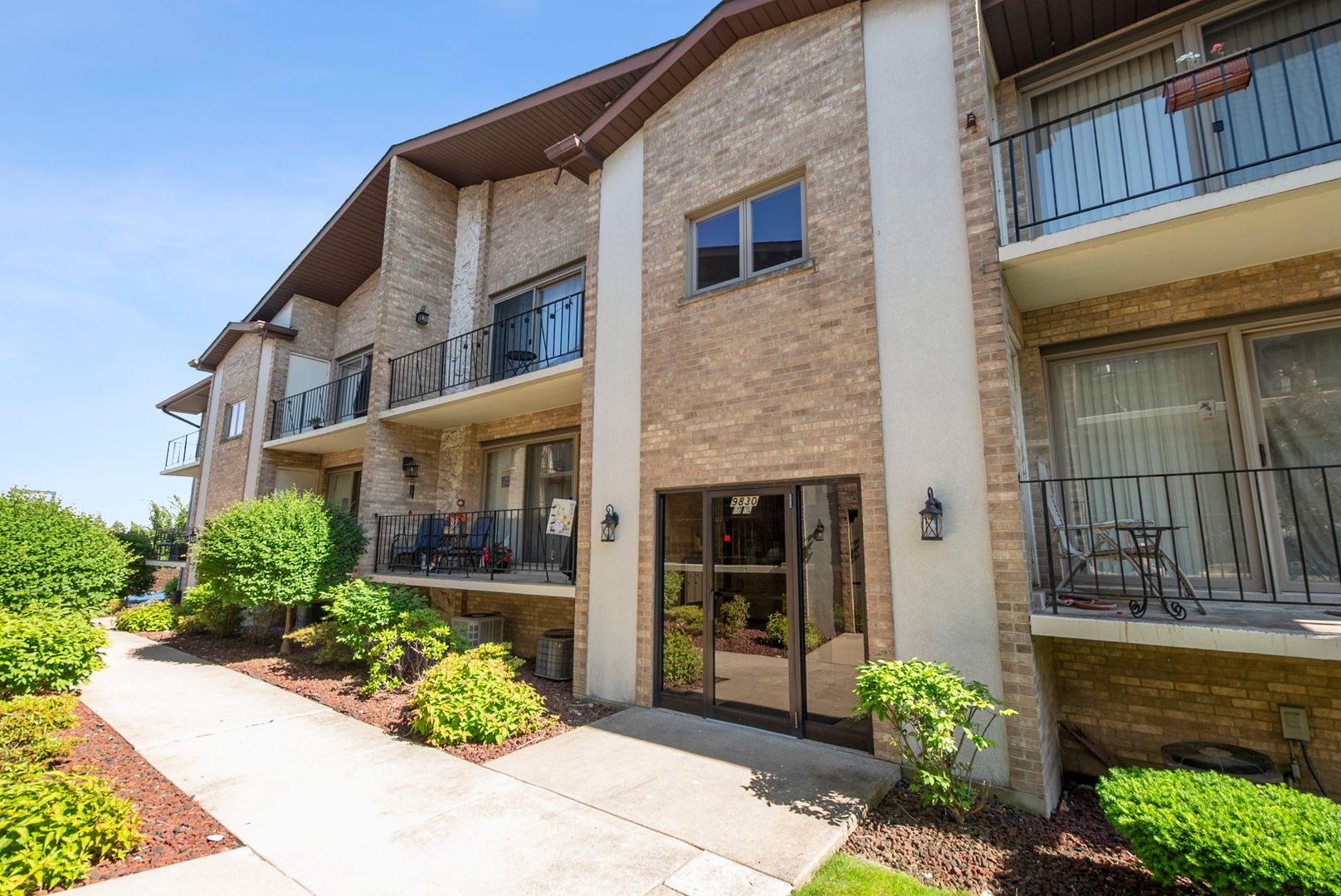 9830 Nashville Avenue #6 — Chicago Ridge, IL 60415