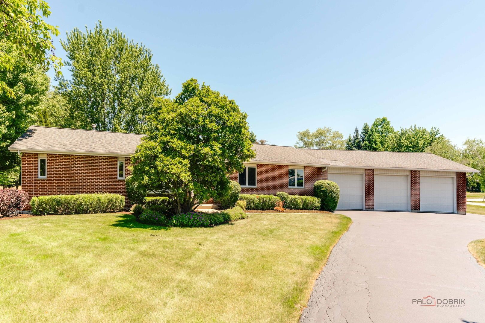 1516 W Reiche Lane — McHenry, IL 60051
