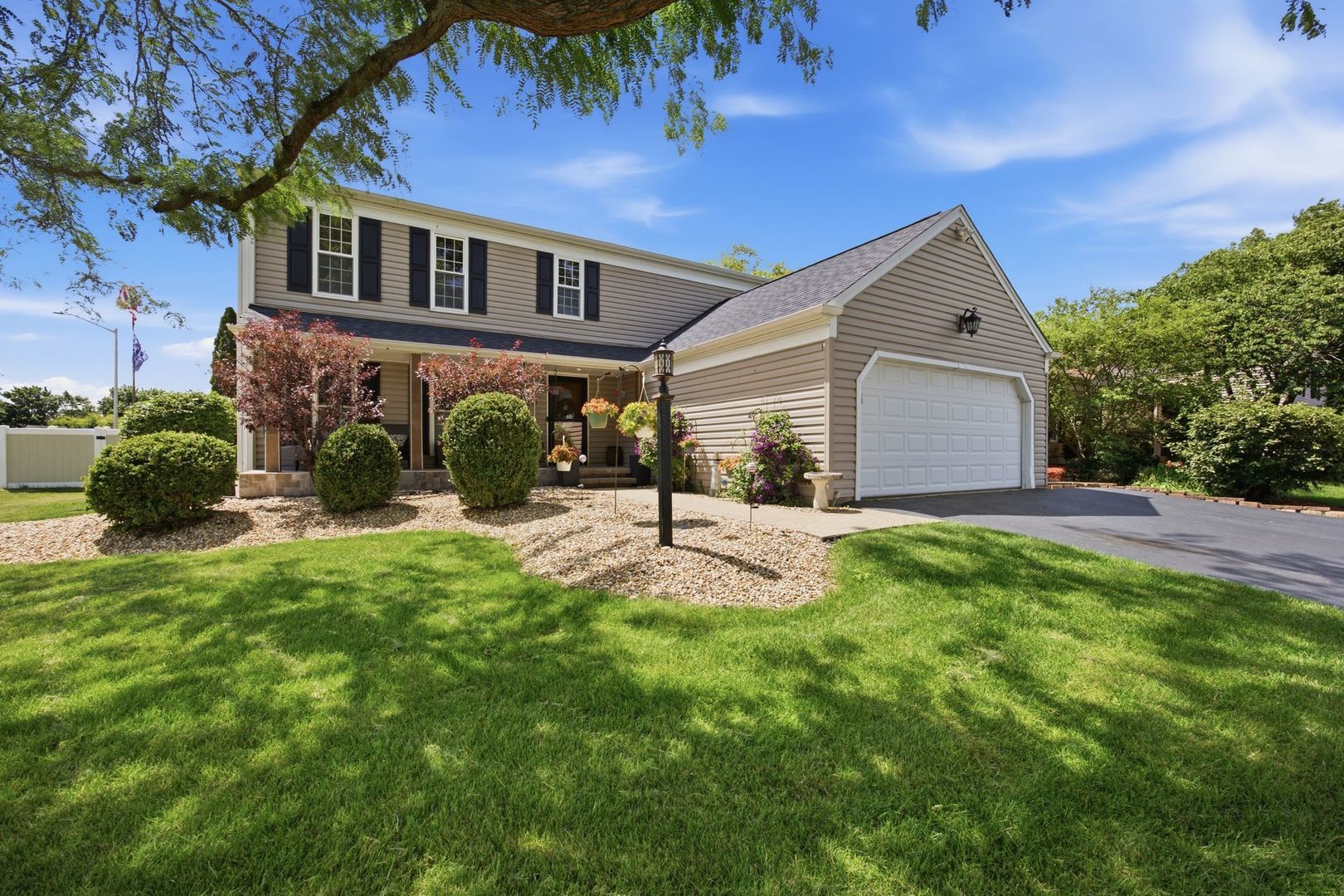 702 Hickory Lane — Carol Stream, IL 60188