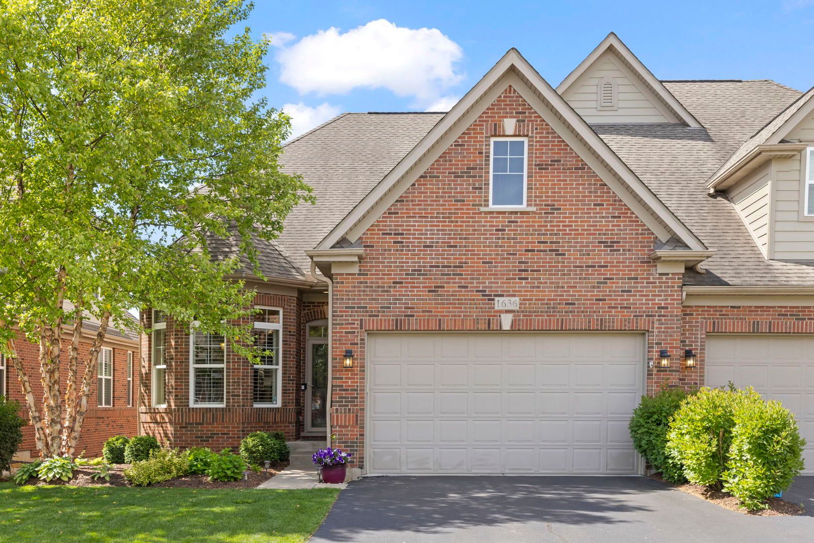 1636 Castle Lawn Court — Naperville, IL 60565