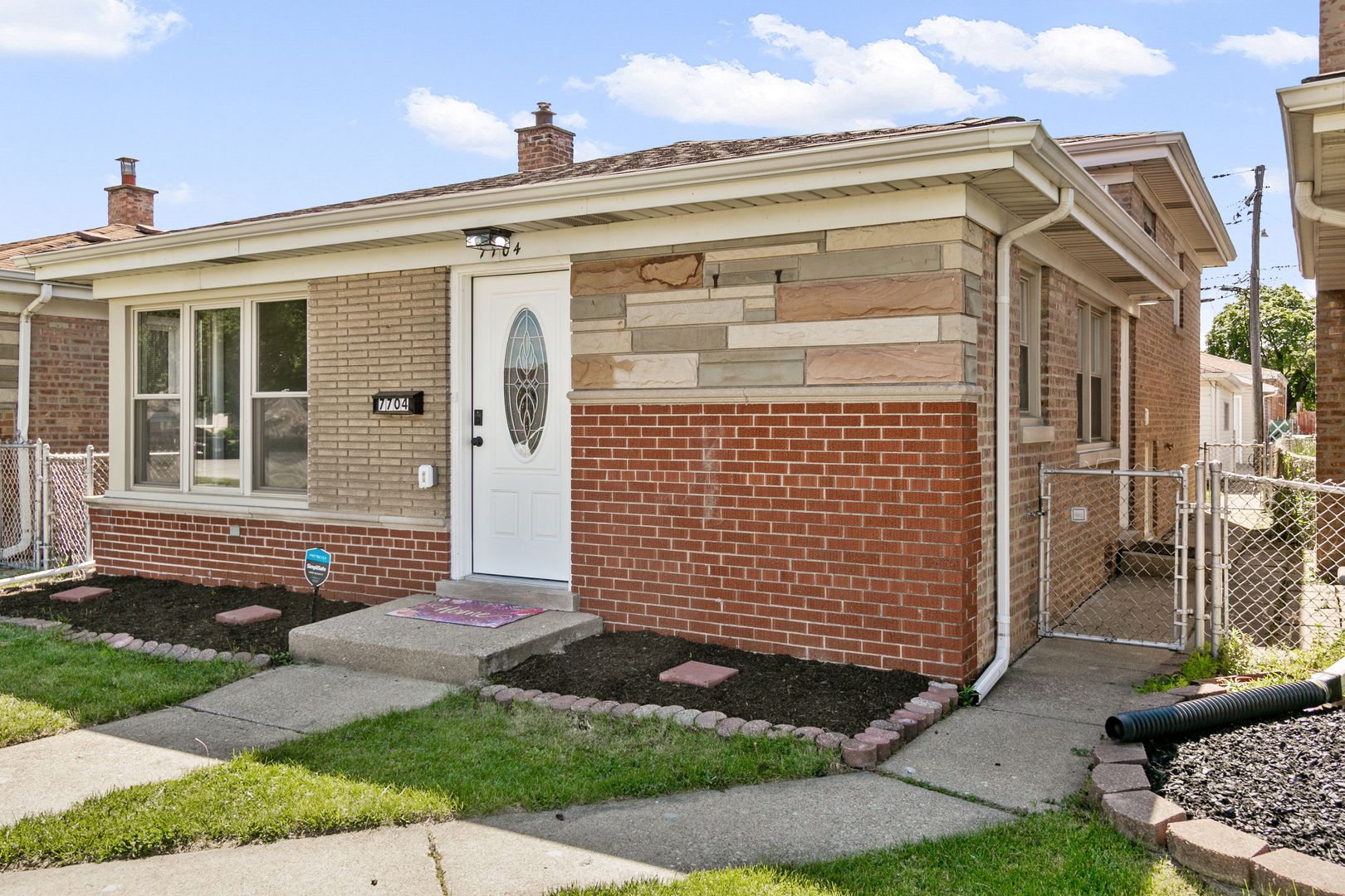 7704 Mcvicker Avenue — Burbank, IL 60459