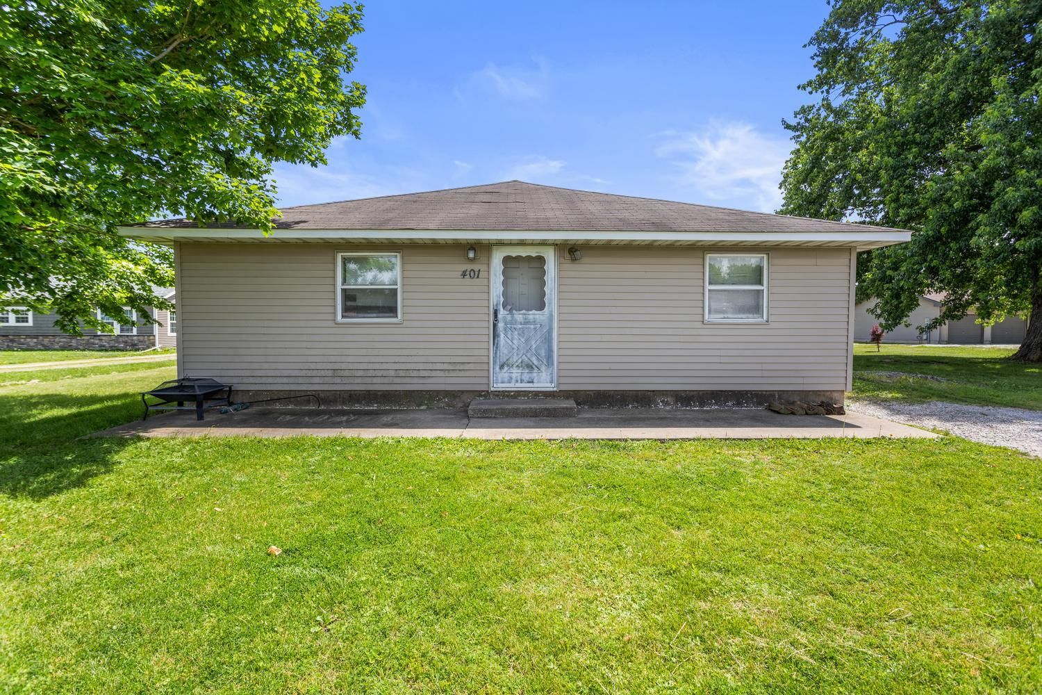 401 Woodworth Drive — Tolono, IL 61880